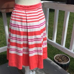 Holly & White Skirt with big Pleats